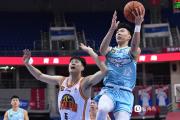 开云体育平台APP-青岛男篮遭遇对手防守封锁，无法得分