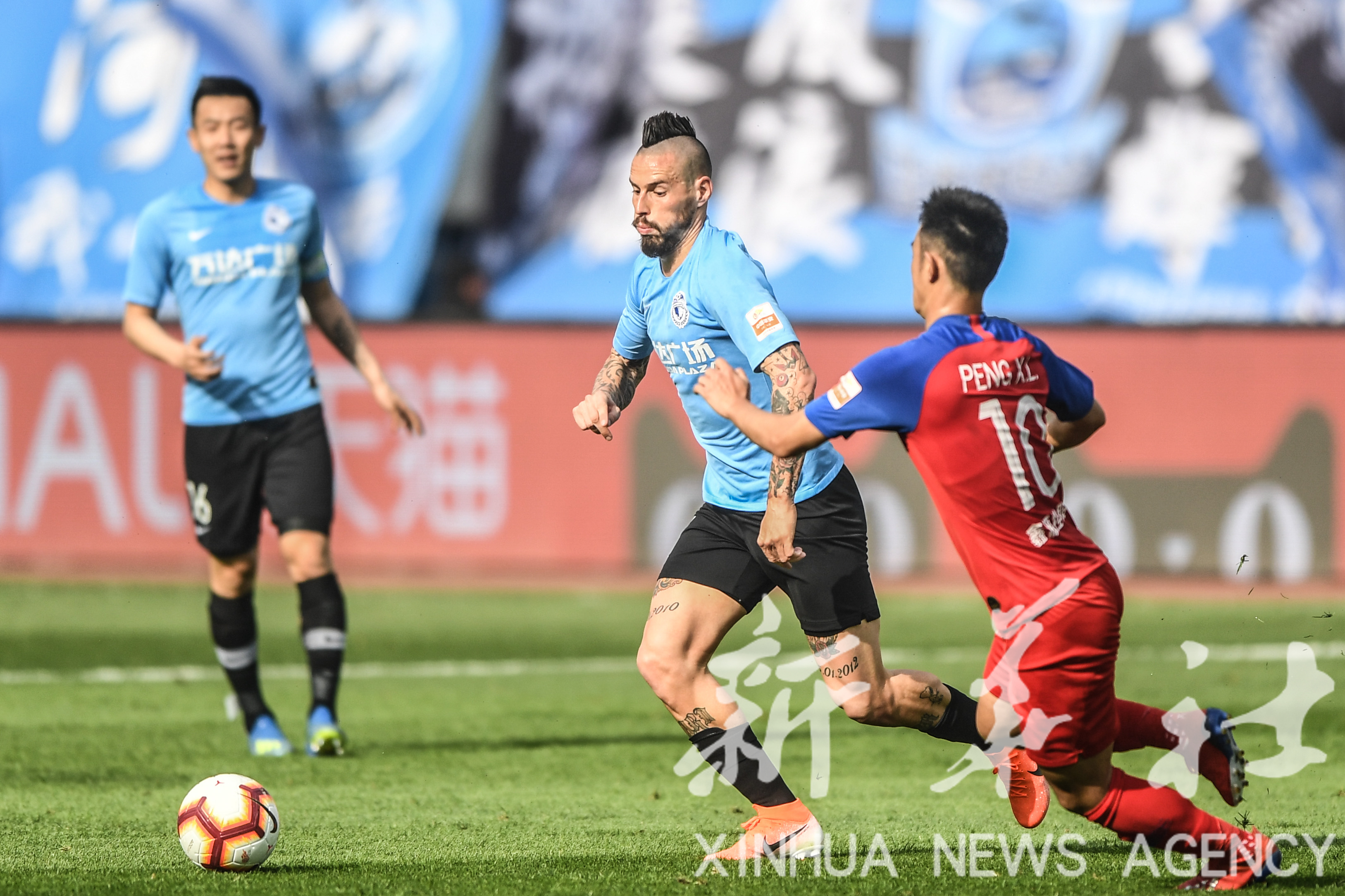 包含神奇绝招！大连一方对战名古屋鲸策略角逐的词条