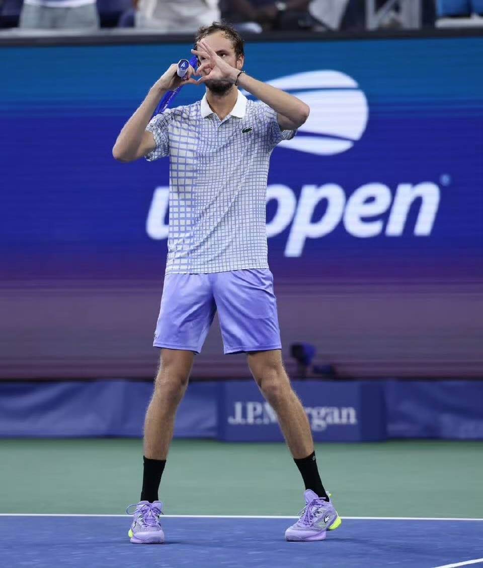 西班牙网球队爆冷澳大利亚网球队，克耶高斯绝境逆转的简单介绍