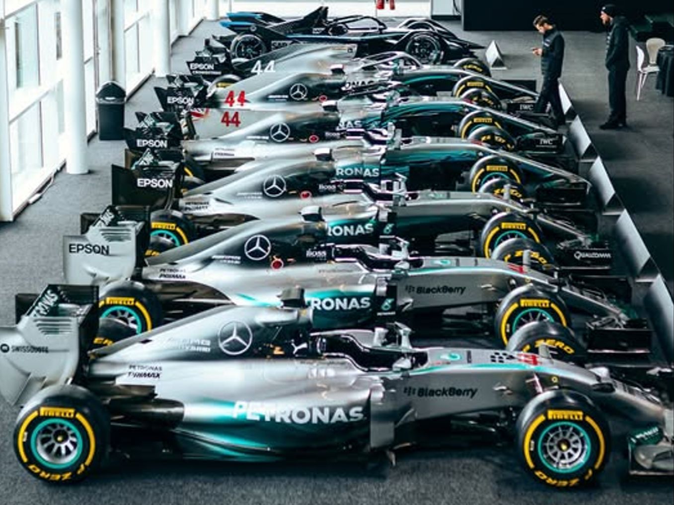 阿斯顿马丁鏖战索伯车队,汉密尔顿惊艳四座 阿斯顿马丁鏖战索伯车队,汉密尔顿惊艳四座