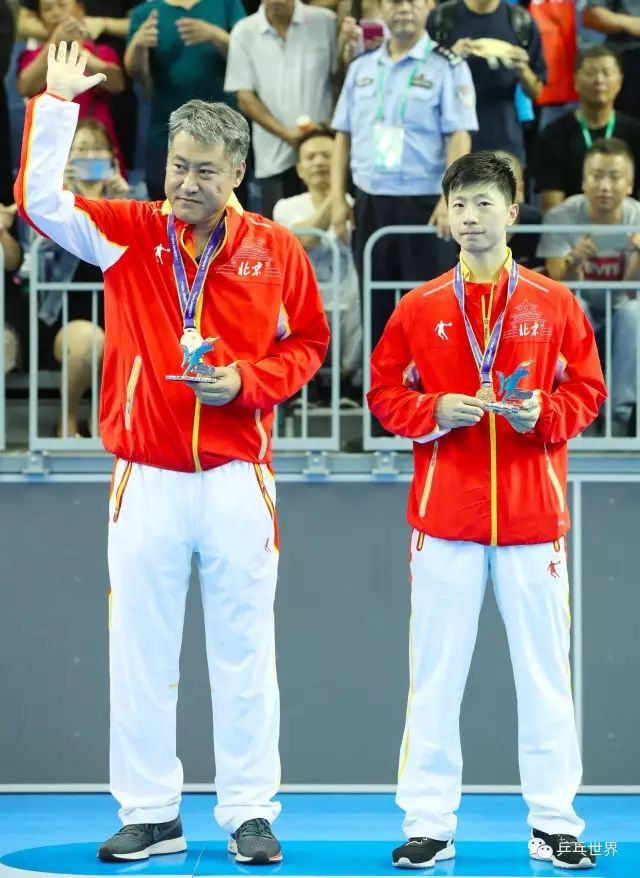 奥地利队险胜英格兰队,马龙扛起全队 奥地利队险胜英格兰队,马龙扛起全队