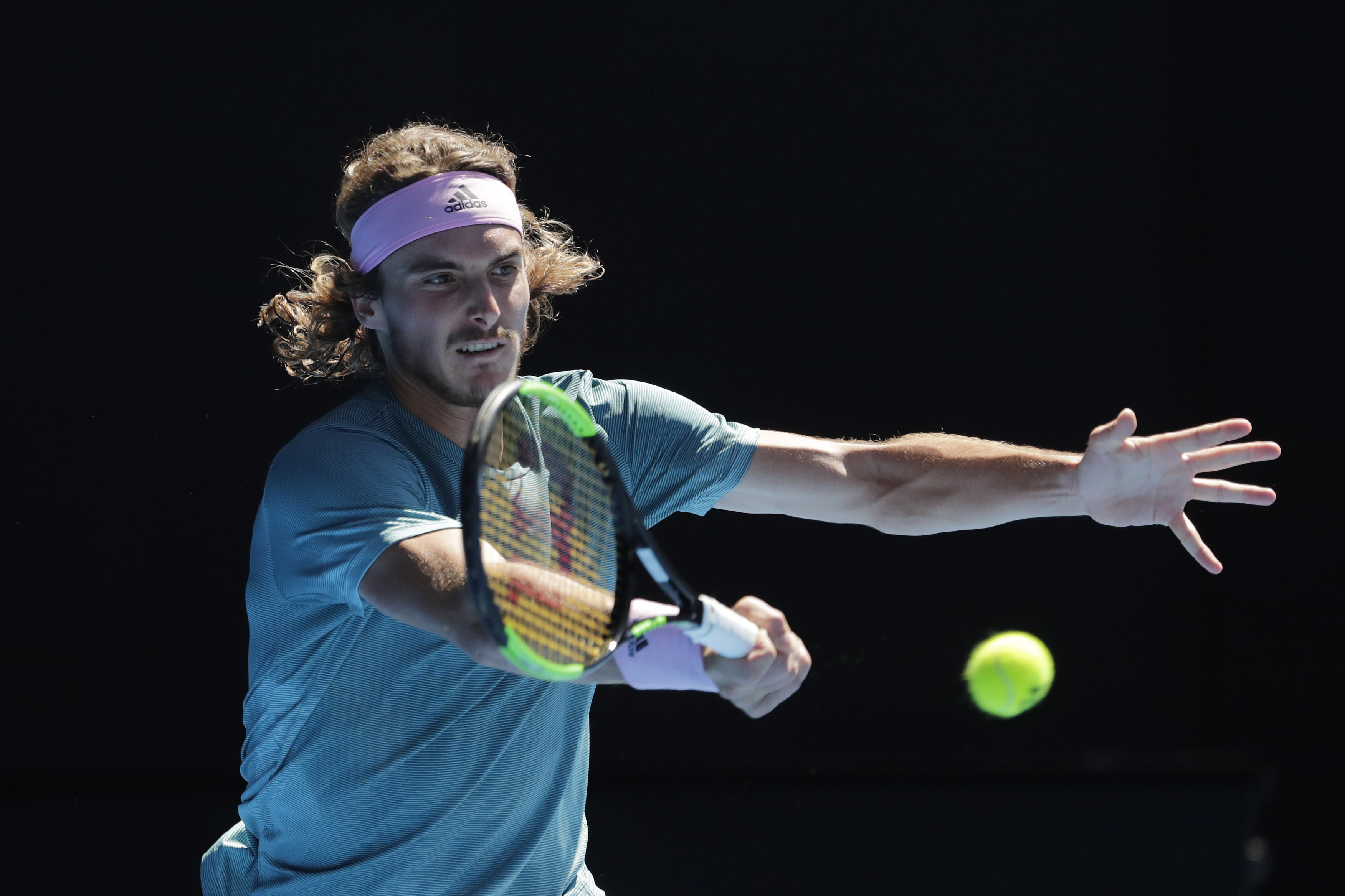 戴维斯杯轻取澳网，西西帕斯关键制胜