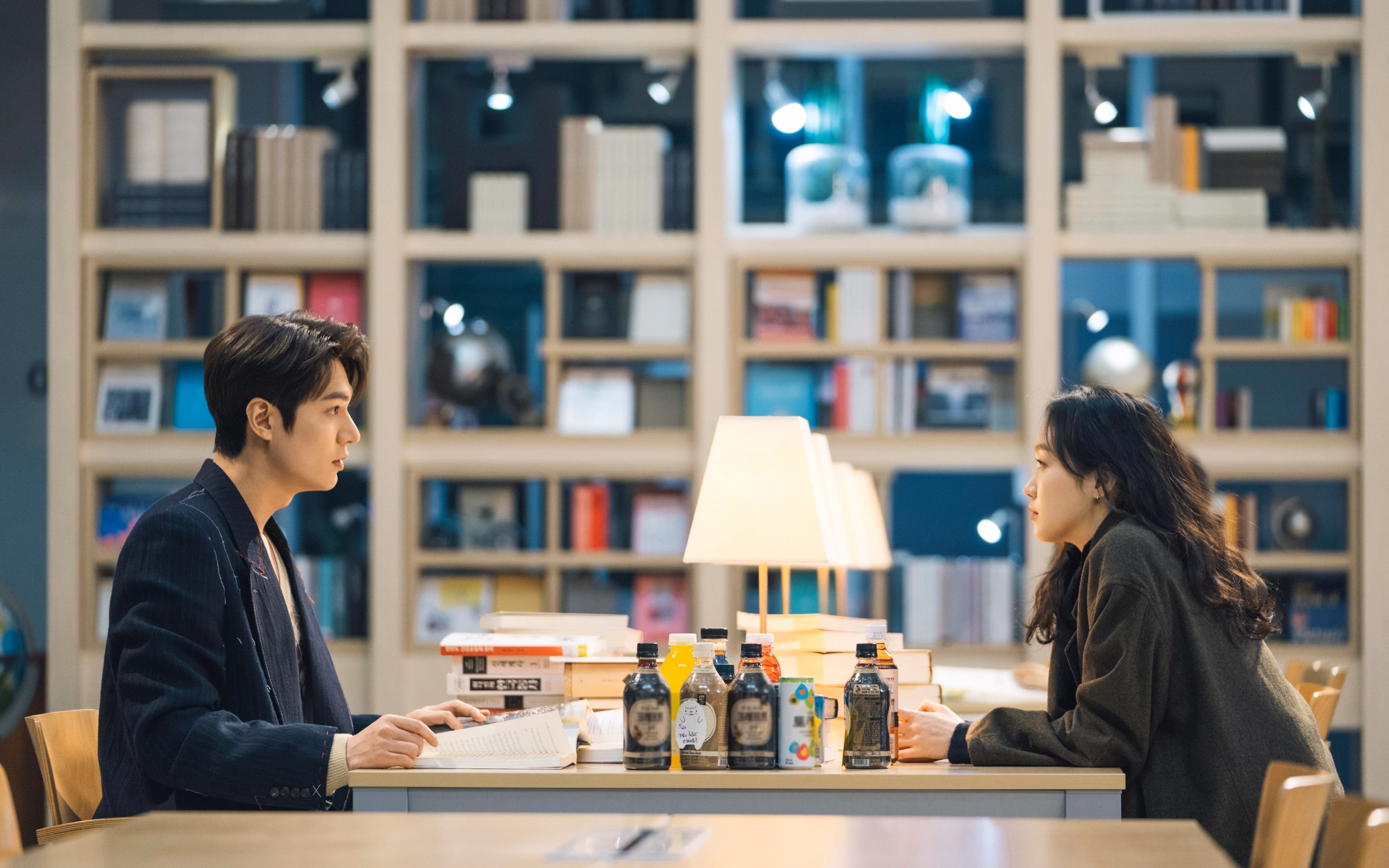 格纳布里压哨绝杀，莱比锡红牛惊险逆转沙特豪门